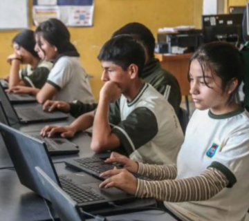 Ano escolar 2026 se advierten riesgos del uso de chatbots de IA en los estudiantes 360x320